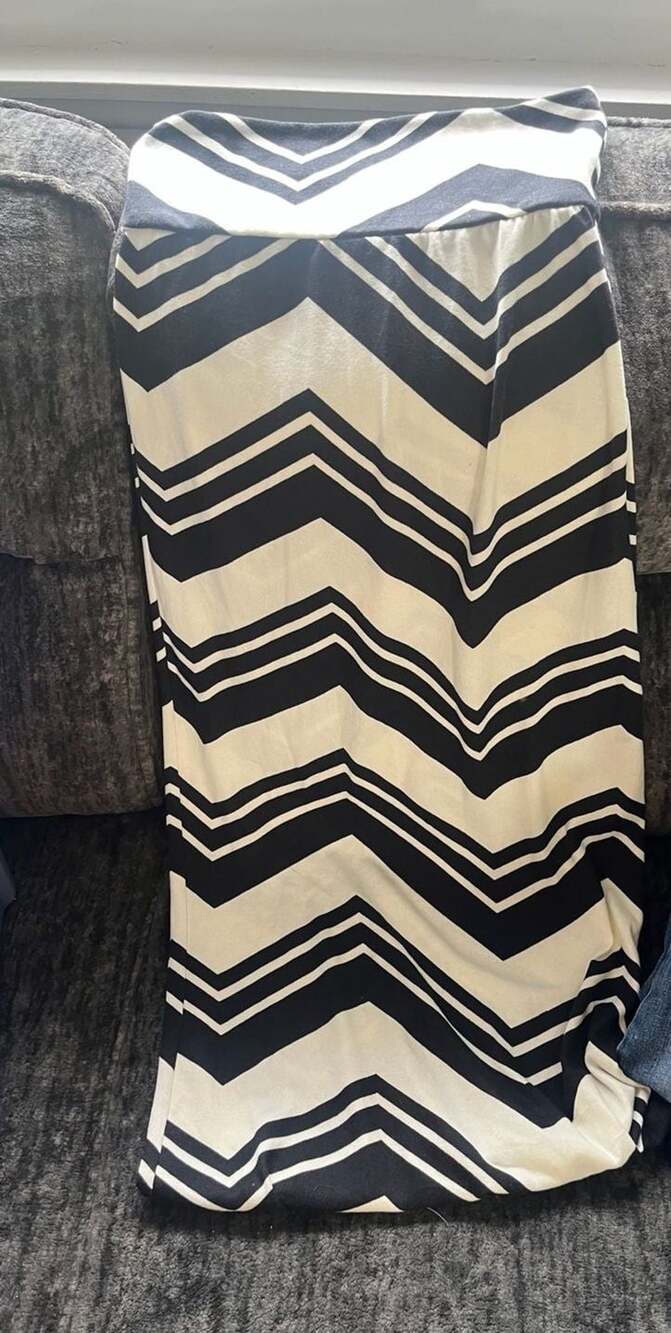 Rue21 Black and White Chevron Maxi Skirt Small
